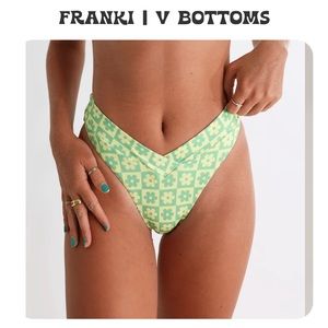 NWOT Aurelle Franki bikini bottoms only size XL - never worn but tag is off